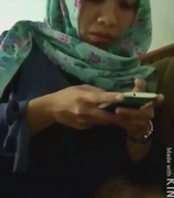 Bokep Indo Genjot Ayang Hijab Di Ruang Tamu