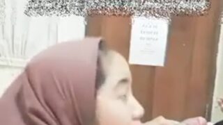 Bokep Indo Jilbab Nakal Nyepong Sampai Keluar